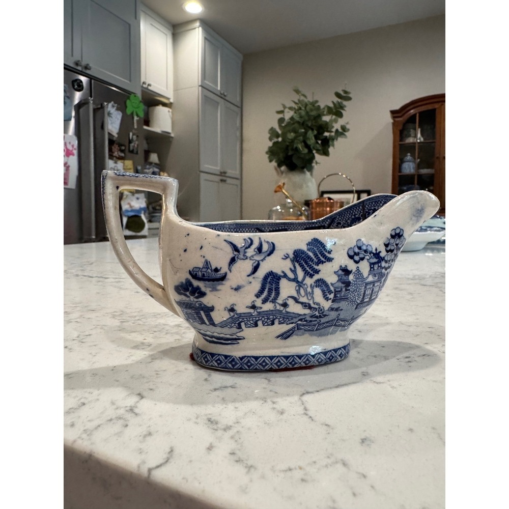 Antique Blue Willow Gravy Boat Blue White Transferware Ceramic Sauce‎ Pitcher